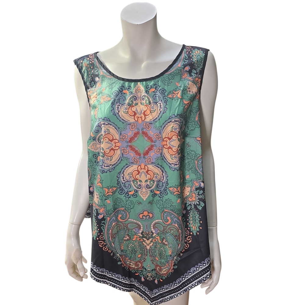 Elegant Sleeveless Blouse with Intricate Patterns
